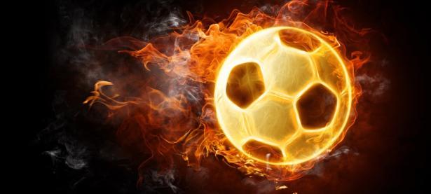 西亚卡姆重返赛场，表现优异首场状态出色，巴黎圣日耳曼观众沸腾！观众掌声雷动